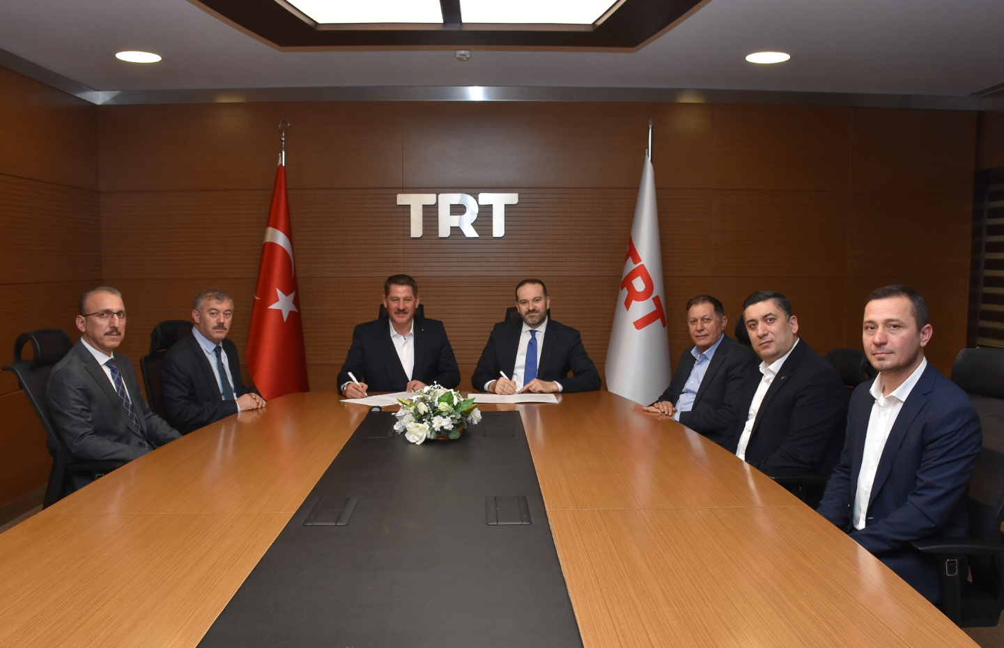 TRT Çalışanlarını İlgilendiren Giyim Yardımı İmzalandı